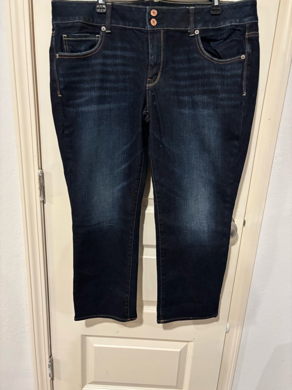 American Eagle Outfitters Dark Wash Cropped Jeans